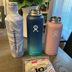Water bottle lot ~ Vineyard vines & HydroFlask